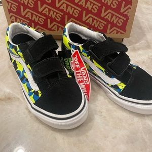 BRAND NEW glow in the dark shark Vans size boys 11